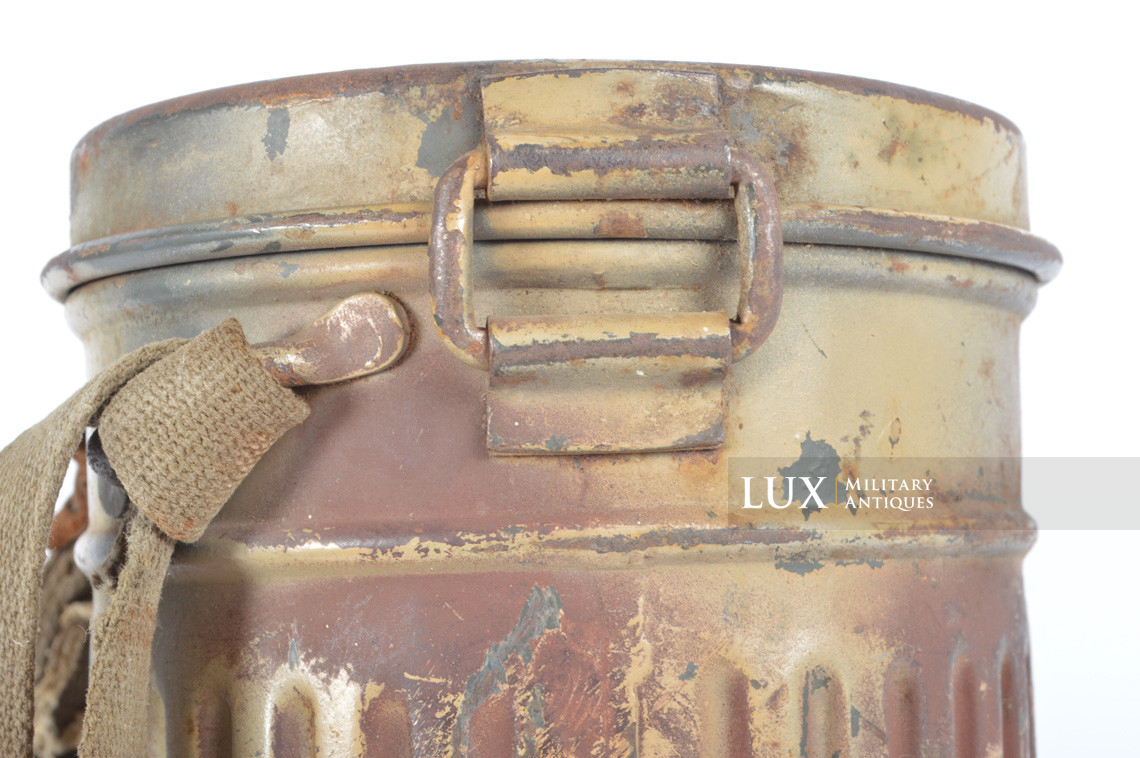 German three-tone « Normandy » camouflage gas mask canister, « untouched / woodwork find » - photo 20