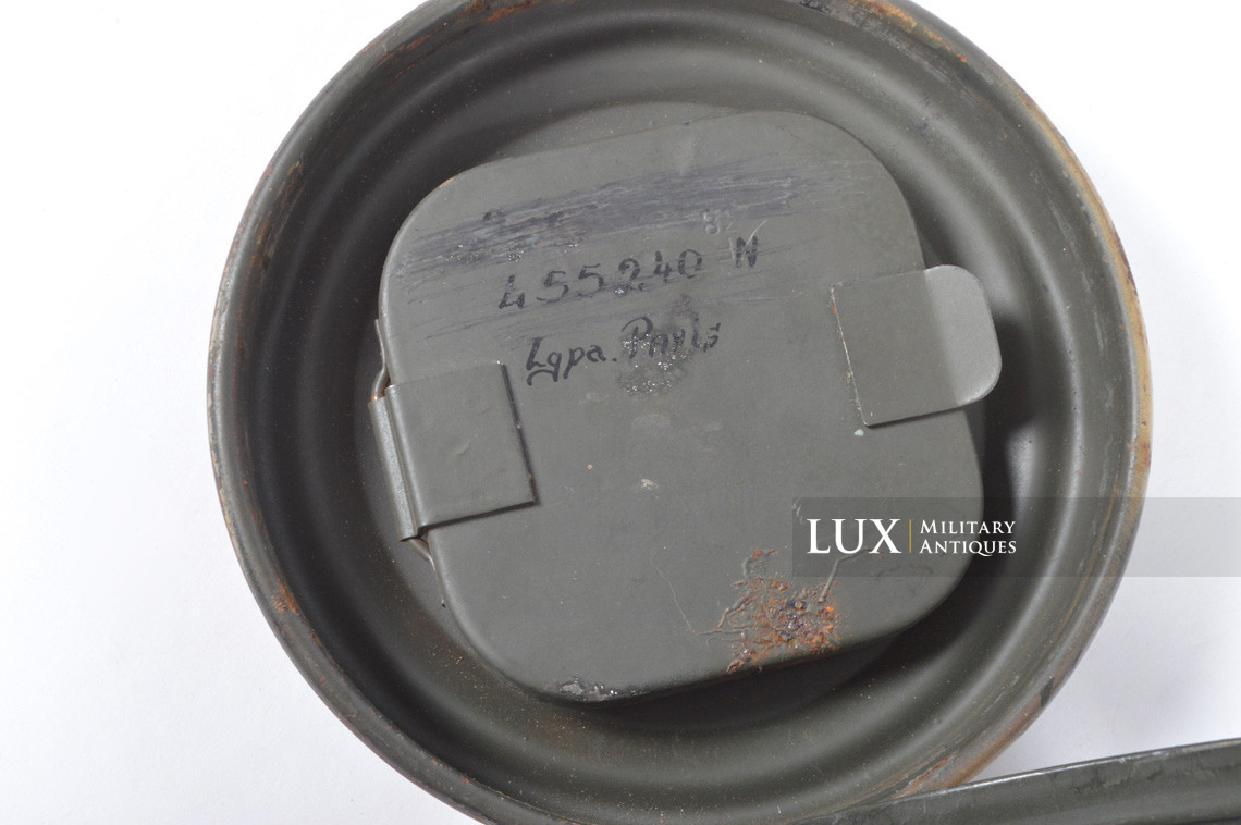 German three-tone « Normandy » camouflage gas mask canister, « untouched / woodwork find » - photo 25