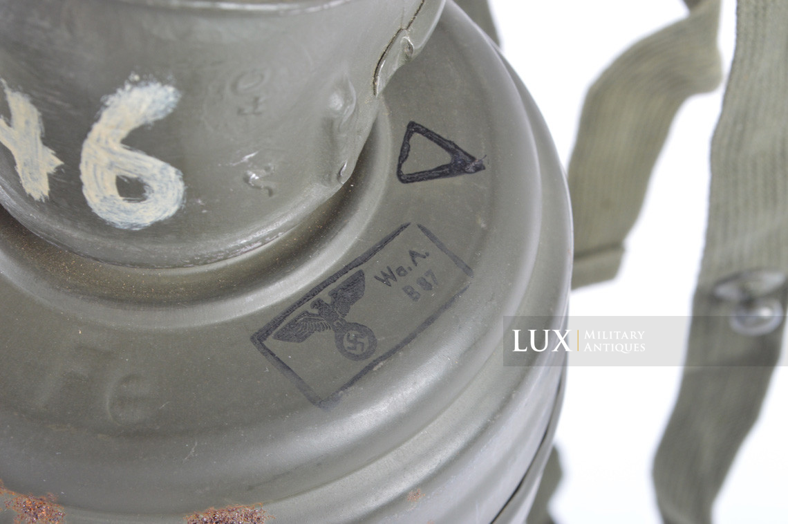 German three-tone « Normandy » camouflage gas mask canister, « untouched / woodwork find » - photo 58