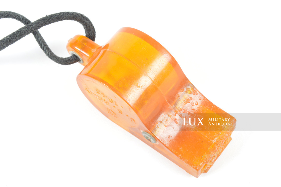 US plastic service whistle, « 1943 » - photo 11