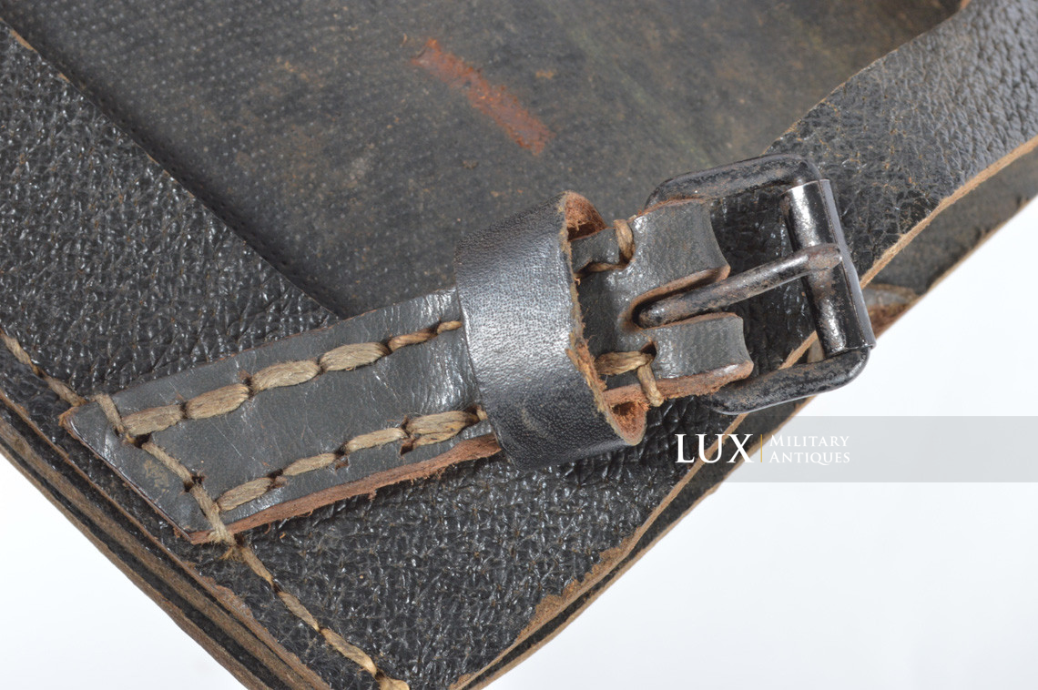 Unissued late-war German entrenching tool carrying case, « Carl Freudenberg » - photo 16