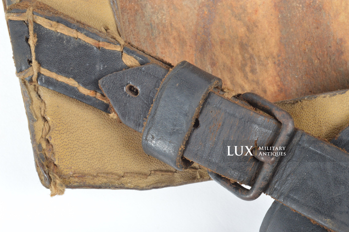 German late-war tan pressed cardboard entrenching tool carrying case - photo 11
