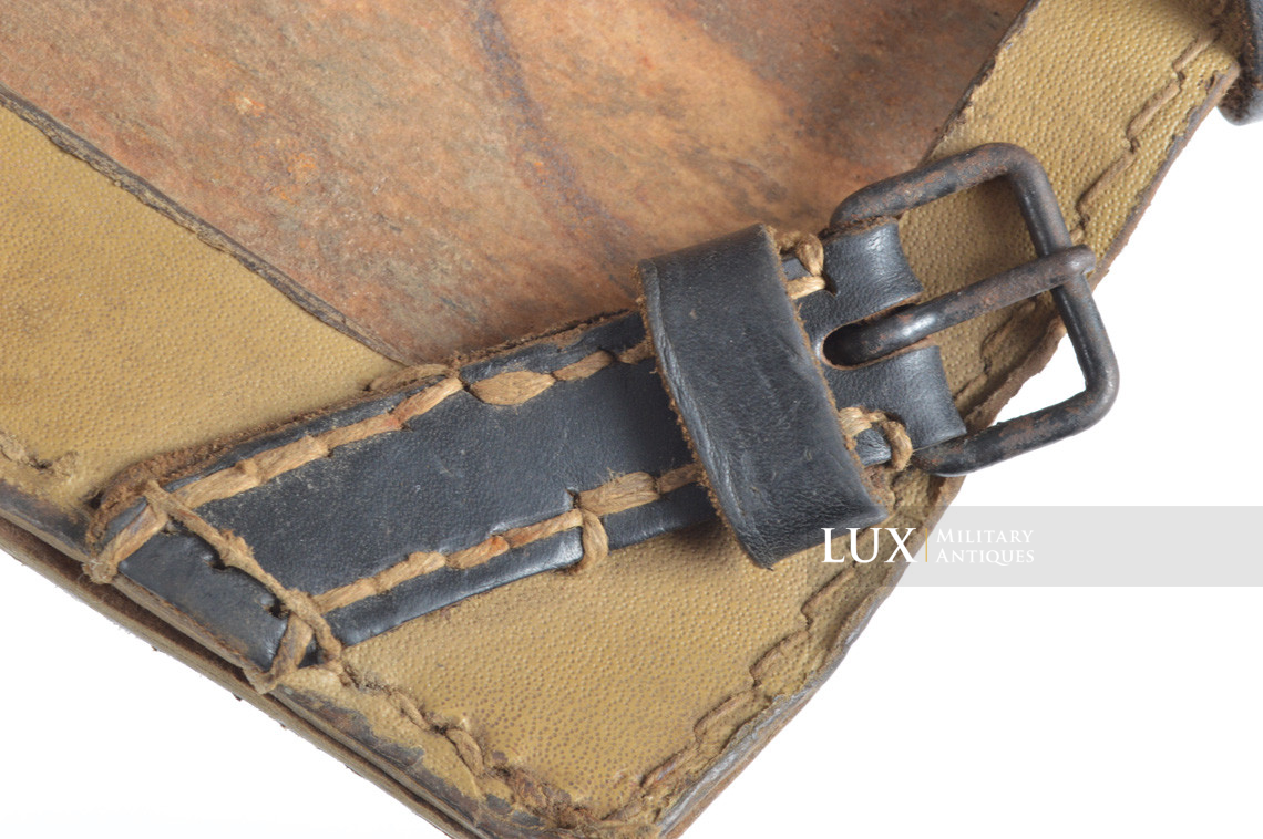 German late-war tan pressed cardboard entrenching tool carrying case - photo 16