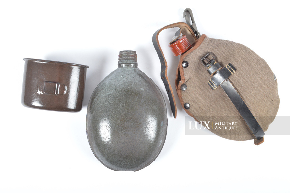 Unissued German late-war canteen with brown enamel cup, « 0/0560/0156 » - photo 16