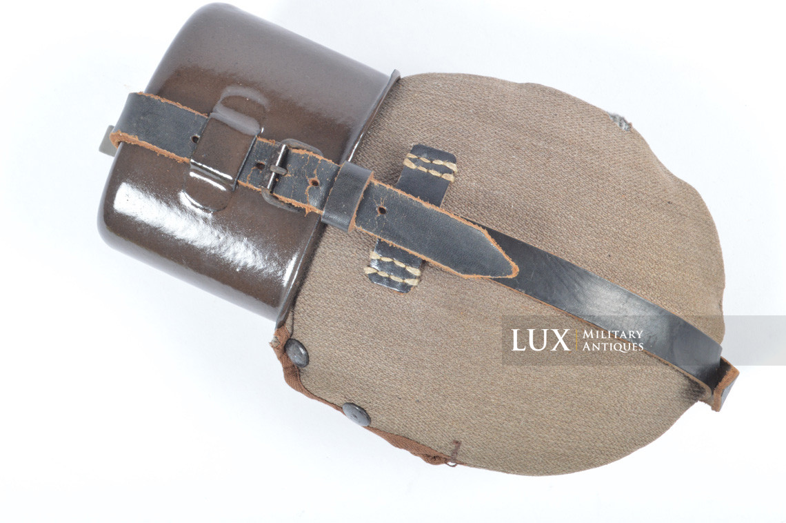 Unissued German late-war canteen with brown enamel cup, « 0/0560/0156 » - photo 4