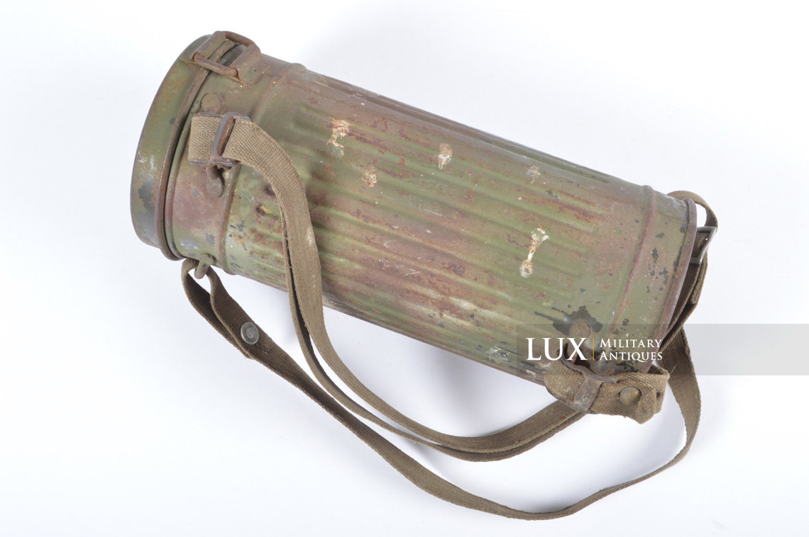 German two-tone camouflage gas mask canister, « woodwork find / Normandy » - photo 8