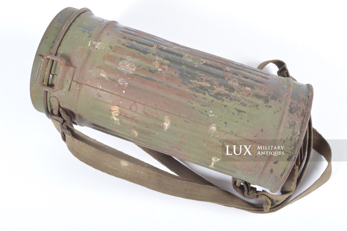 German two-tone camouflage gas mask canister, « woodwork find / Normandy » - photo 9