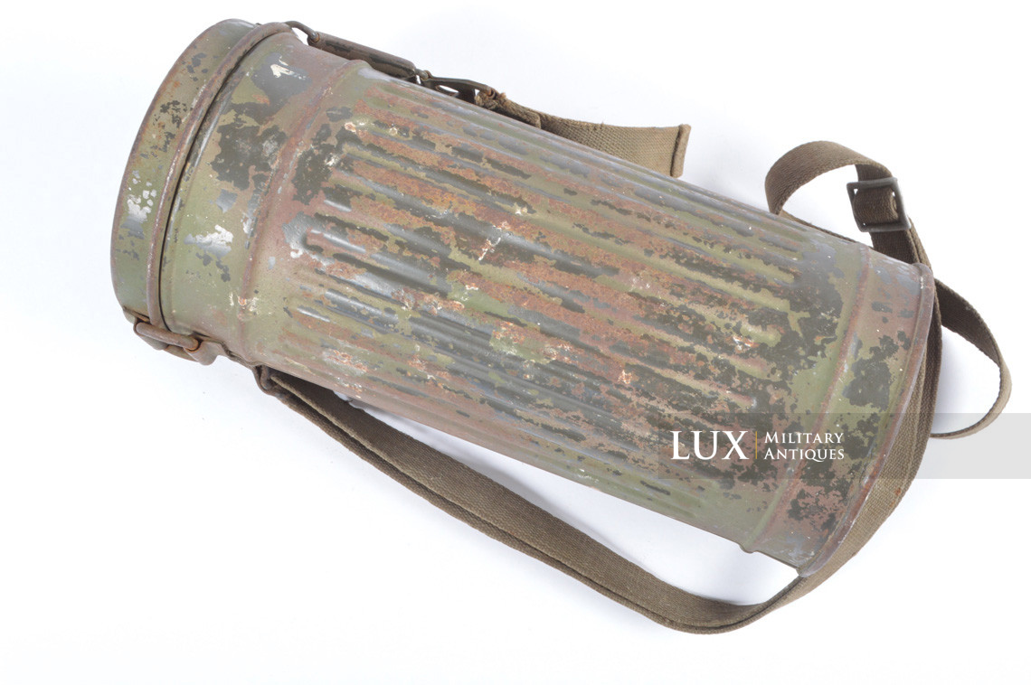 German two-tone camouflage gas mask canister, « woodwork find / Normandy » - photo 10