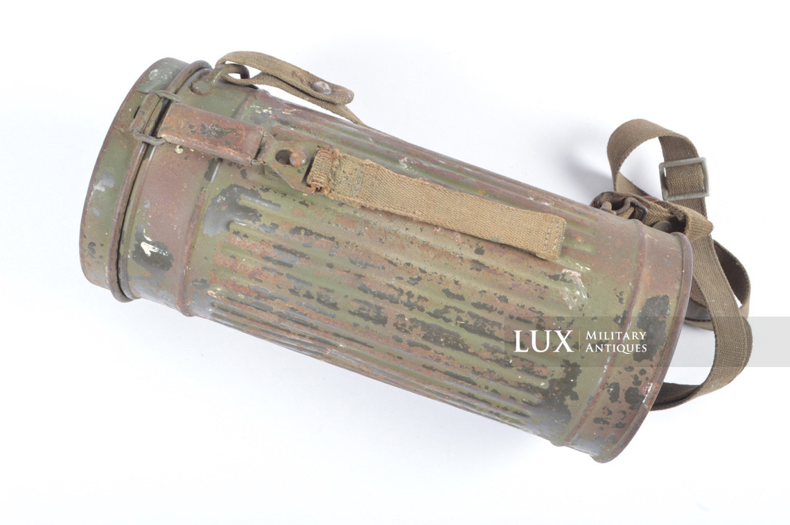 German two-tone camouflage gas mask canister, « woodwork find / Normandy » - photo 11