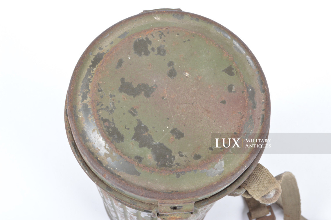 German two-tone camouflage gas mask canister, « woodwork find / Normandy » - photo 12