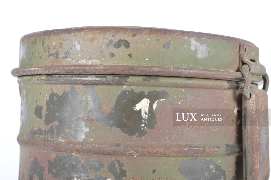 German two-tone camouflage gas mask canister, « woodwork find / Normandy » - photo 14