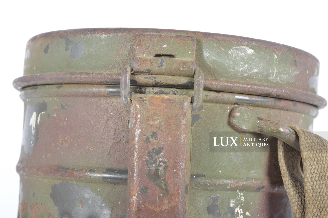 German two-tone camouflage gas mask canister, « woodwork find / Normandy » - photo 15