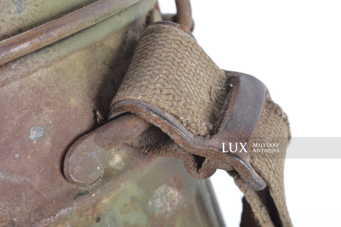 German two-tone camouflage gas mask canister, « woodwork find / Normandy » - photo 23