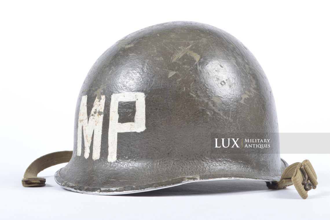 USM1 Military Police front seam fixed bale combat helmet, « Battle of the Bulge » - photo 14