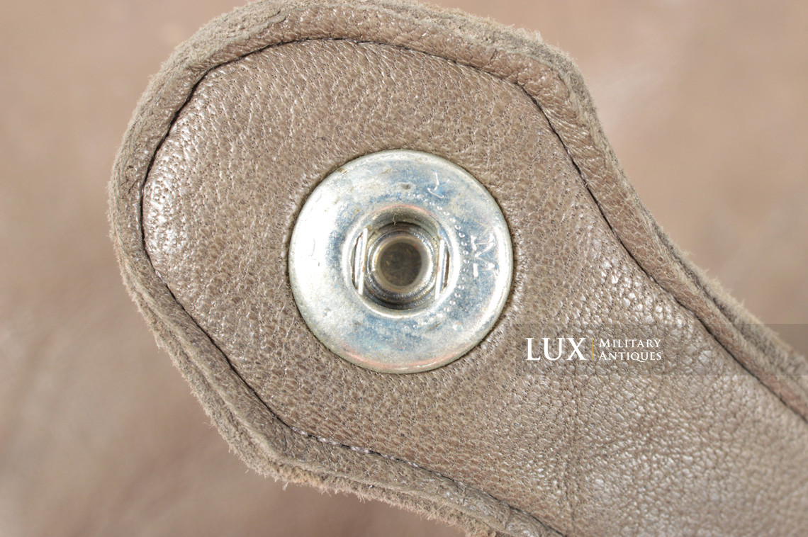 Unissued German motorcyclist's dispatch rider's gauntlets, « 1940