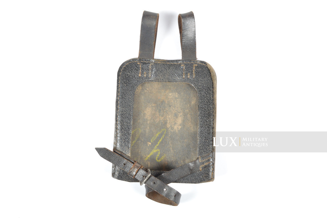 Late-war German entrenching tool carrying case - photo 4