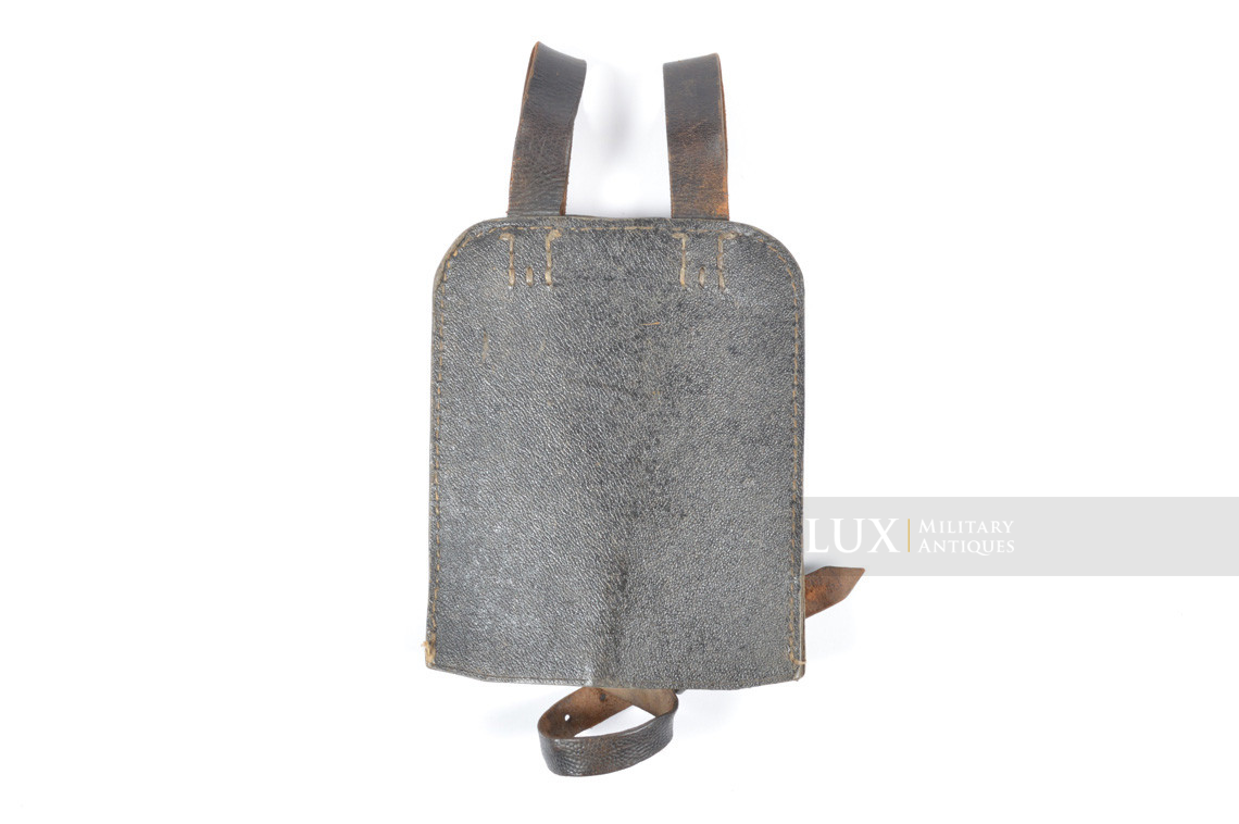 Late-war German entrenching tool carrying case - photo 9