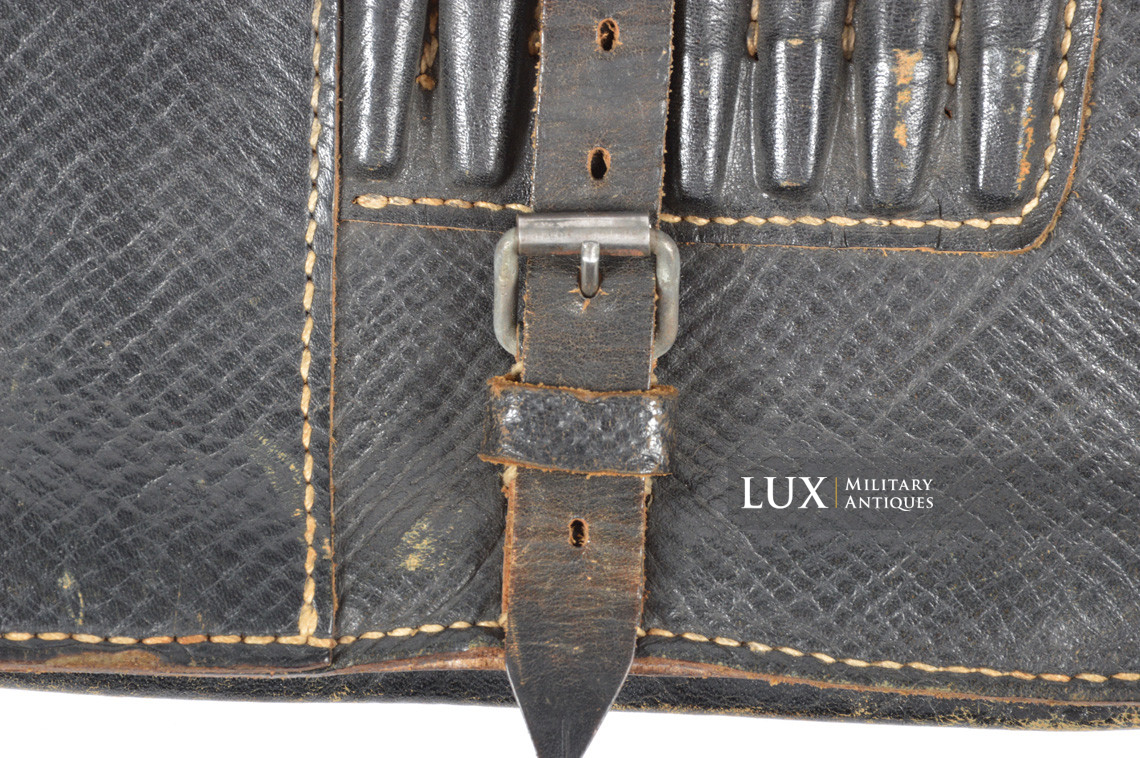Late-war German map case in black pebbled leather, « RBNr » - photo 9