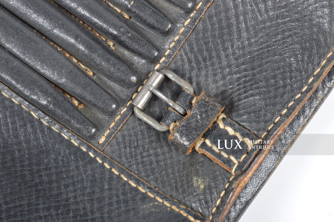 Late-war German map case in black pebbled leather, « RBNr » - photo 15