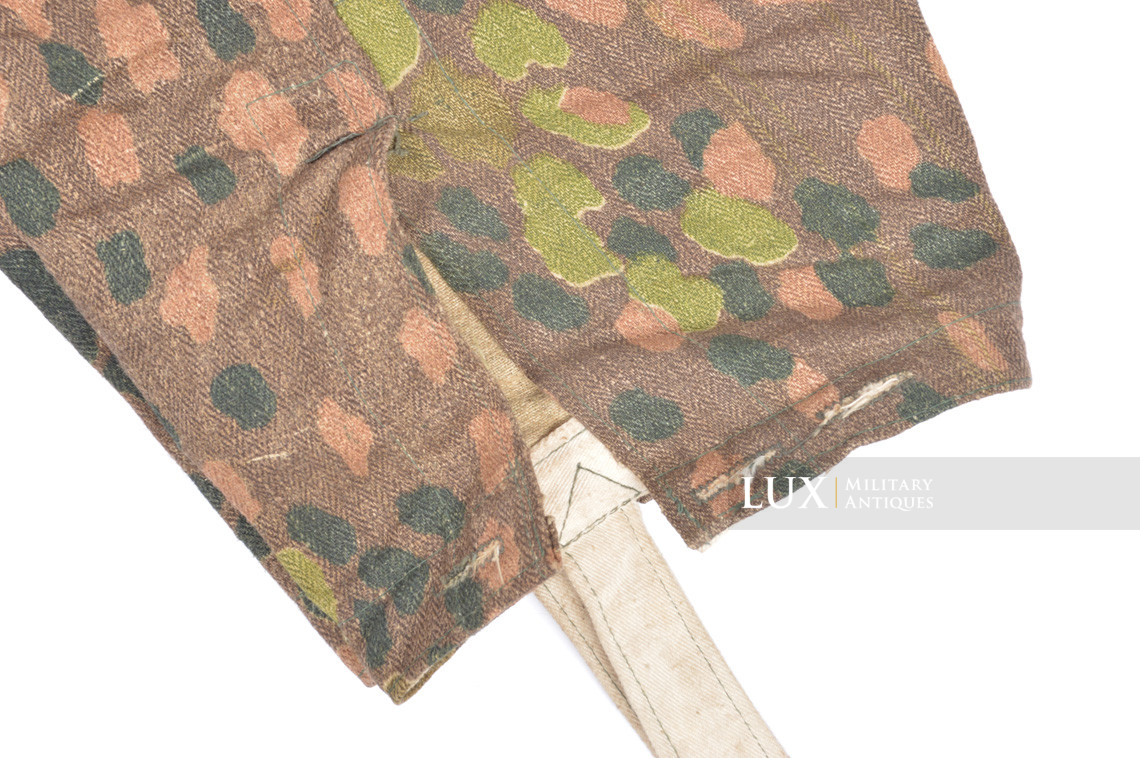 Unissued Waffen-SS M44 dot pattern camouflage combat trousers, RBNr « 0/1297/0079 » - photo 10