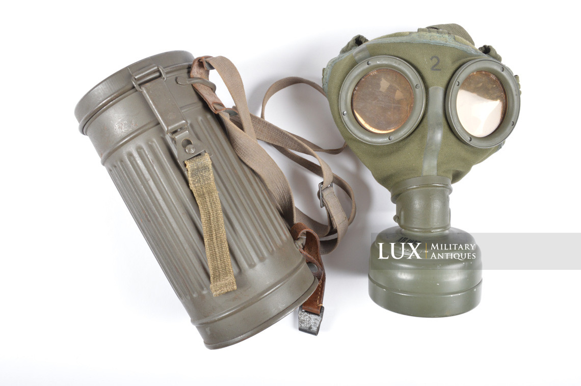 Definition Borgmester sponsoreret Early-war German gas mask canister set, « 1940 »