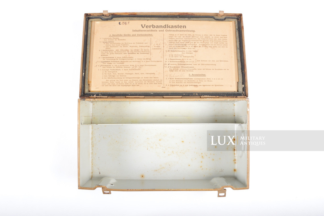 Late-war metal medics first aid box, « Verbandkasten » - photo 17