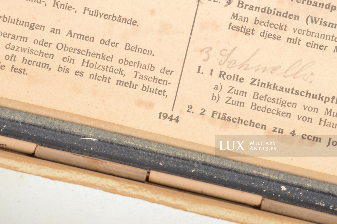 Late-war metal medics first aid box, « Verbandkasten » - photo 22