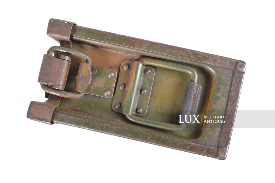 Early German three-tone camouflage MG34 ammunitions case - photo 20
