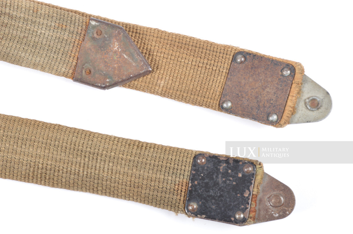 Late-war German field telephone carrying strap in green webbing - photo 7