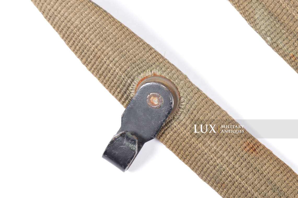 Late-war German field telephone carrying strap in green webbing - photo 9