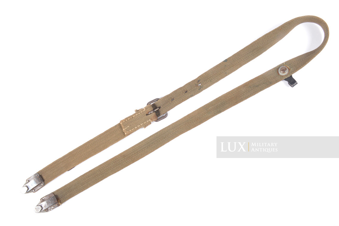 Late-war German field telephone carrying strap in green webbing - photo 10