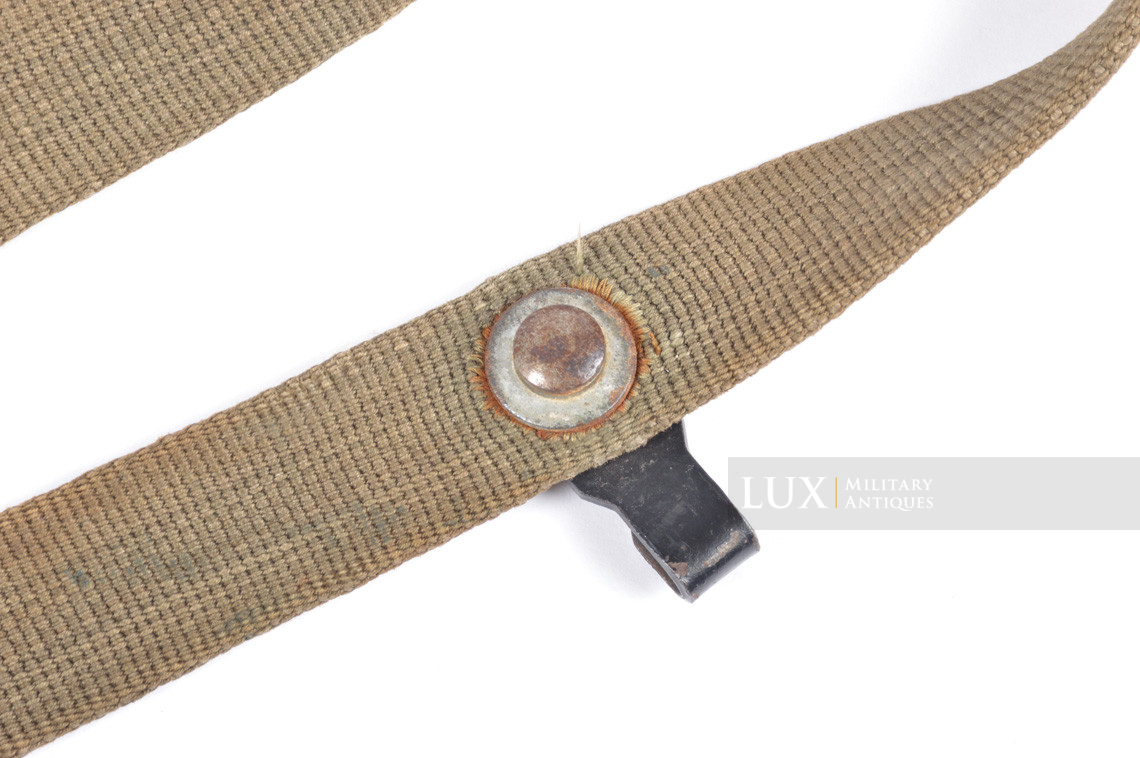 Late-war German field telephone carrying strap in green webbing - photo 13