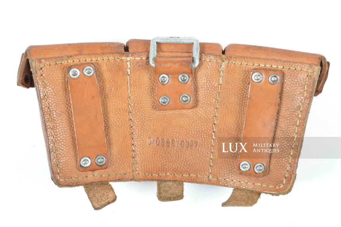 Matching pair of late war k98 ammunition pouches, RBNr « 0/0396/0027 » - photo 16