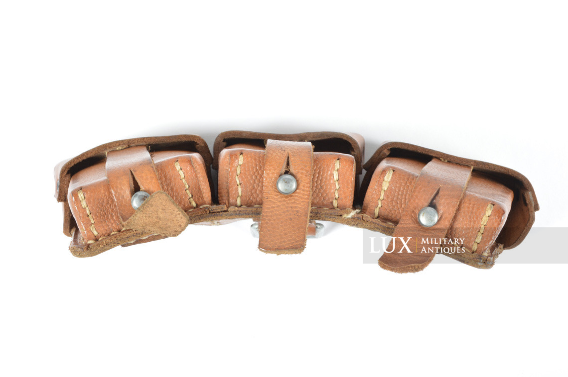 Matching pair of late war k98 ammunition pouches, RBNr « 0/0396/0027 » - photo 17