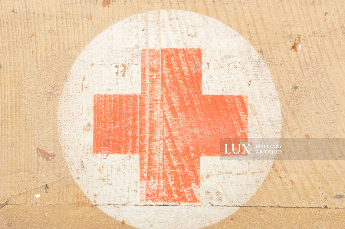 Late-war German wooden medics first aid box, « Verbandkasten » - photo 9