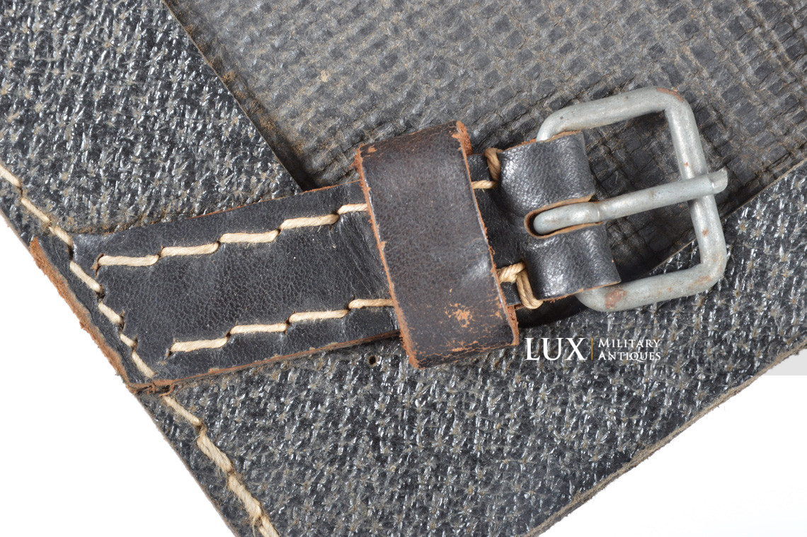 Unissued German entrenching tool carrying case in black pressed cardboard, « nju43 » - photo 9