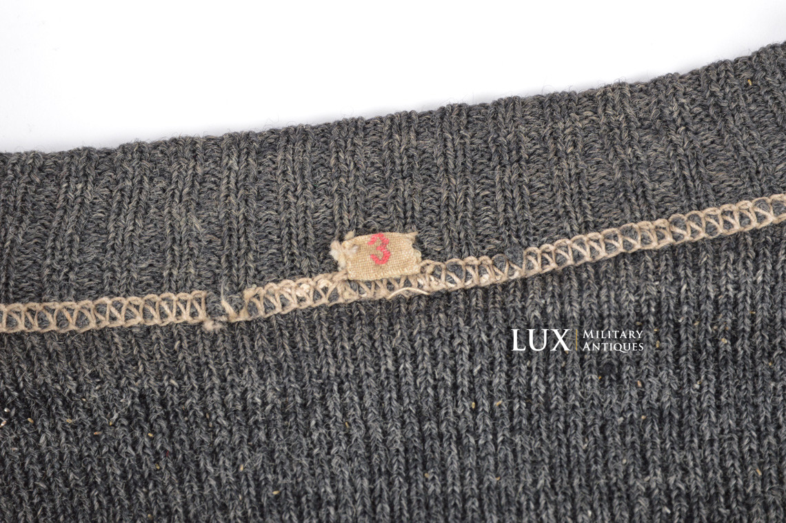 Mid-war German standard wool « v-neck » sweater - photo 8