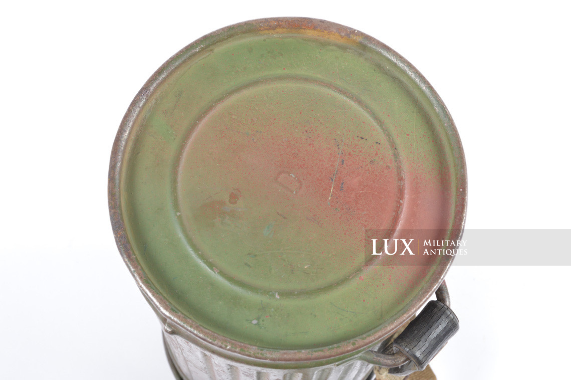 German two-tone camouflage gas mask canister - photo 14