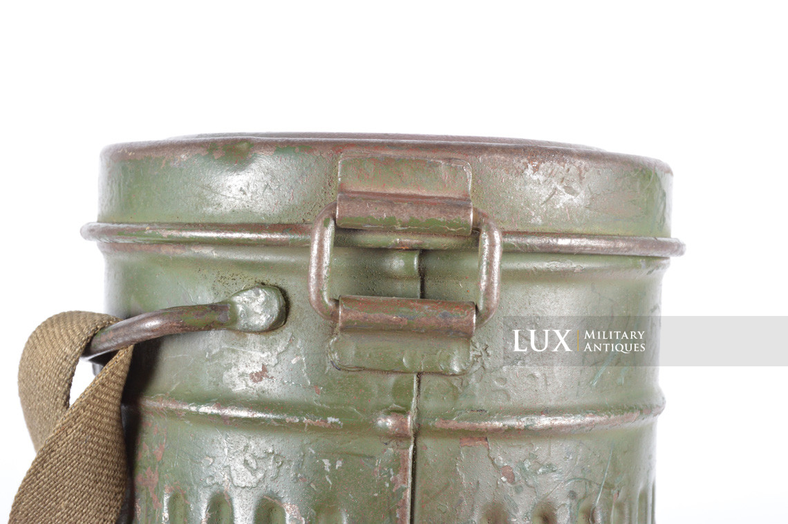 German two-tone camouflage gas mask canister - photo 17