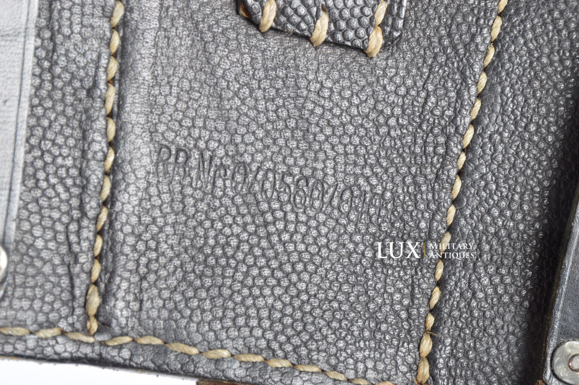 Unissued matching pair of late war k98 ammunition pouches, « RBNr. 0/0560/0101 » - photo 10