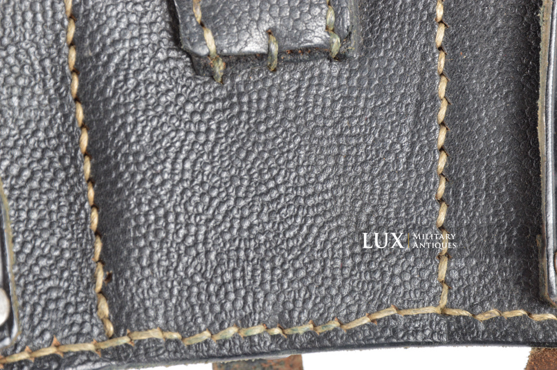 Unissued matching pair of late war k98 ammunition pouches, « RBNr. 0/0560/0101 » - photo 17