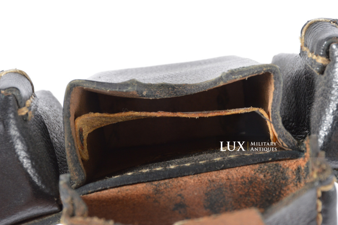 Unissued matching pair of late war k98 ammunition pouches, « RBNr. 0/0560/0101 » - photo 21