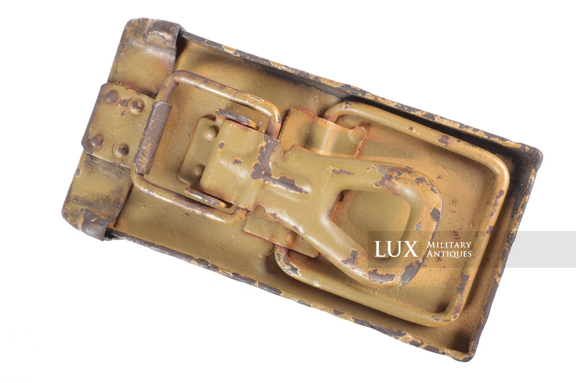 Late-war camouflaged MG34/42 ammunition case - photo 17