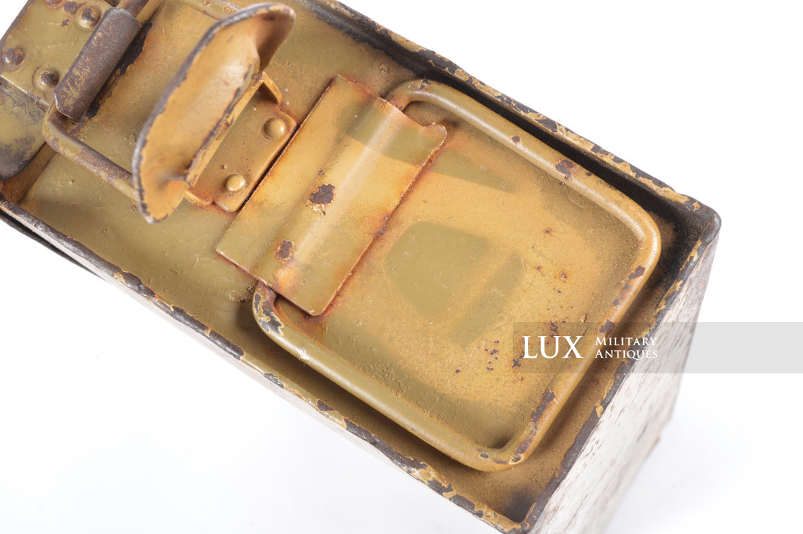 Late-war camouflaged MG34/42 ammunition case - photo 18