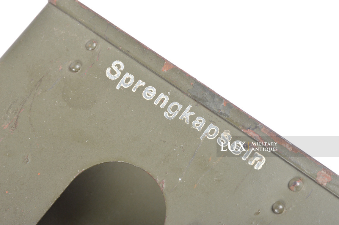 German M24 stick grenade carrier box with internal storage rack, « 1939 » - photo 21