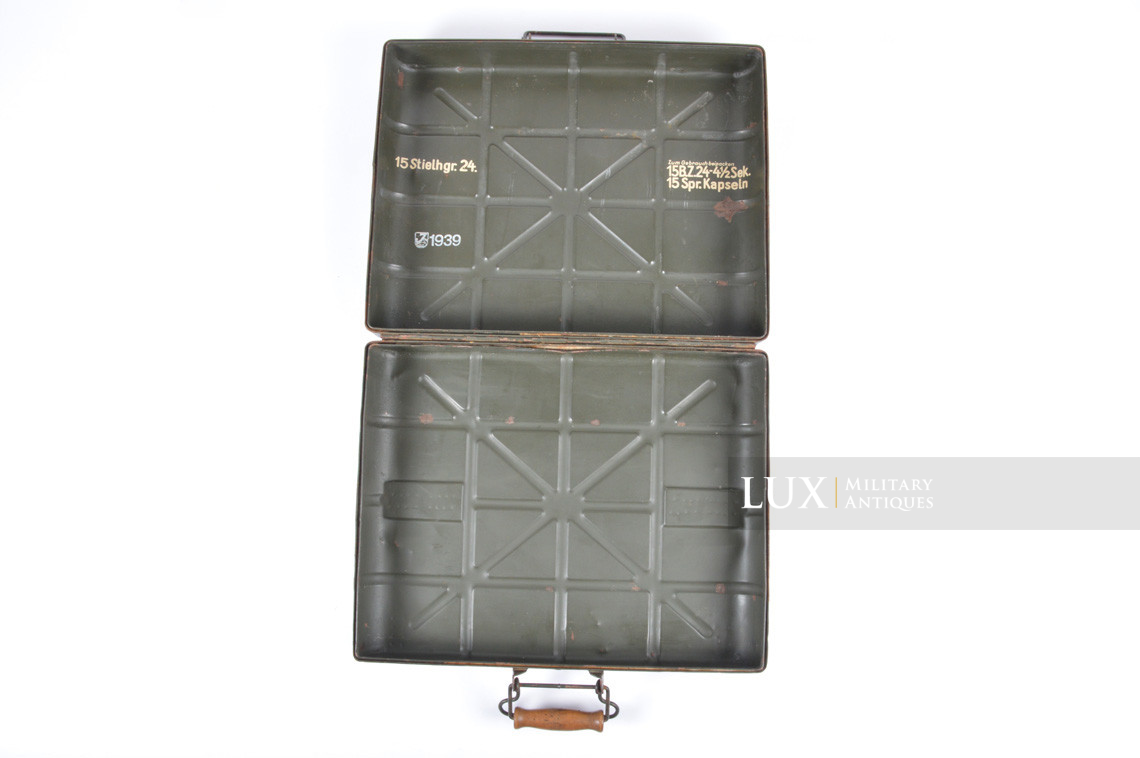 German M24 stick grenade carrier box with internal storage rack, « 1939 » - photo 39