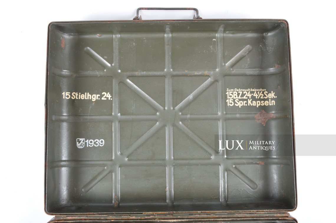 German M24 stick grenade carrier box with internal storage rack, « 1939 » - photo 41