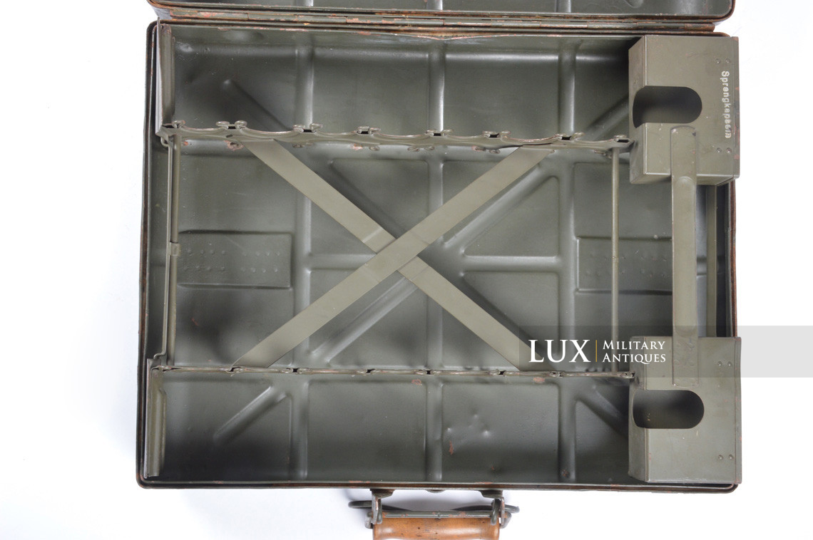 German M24 stick grenade carrier box with internal storage rack, « 1939 » - photo 8