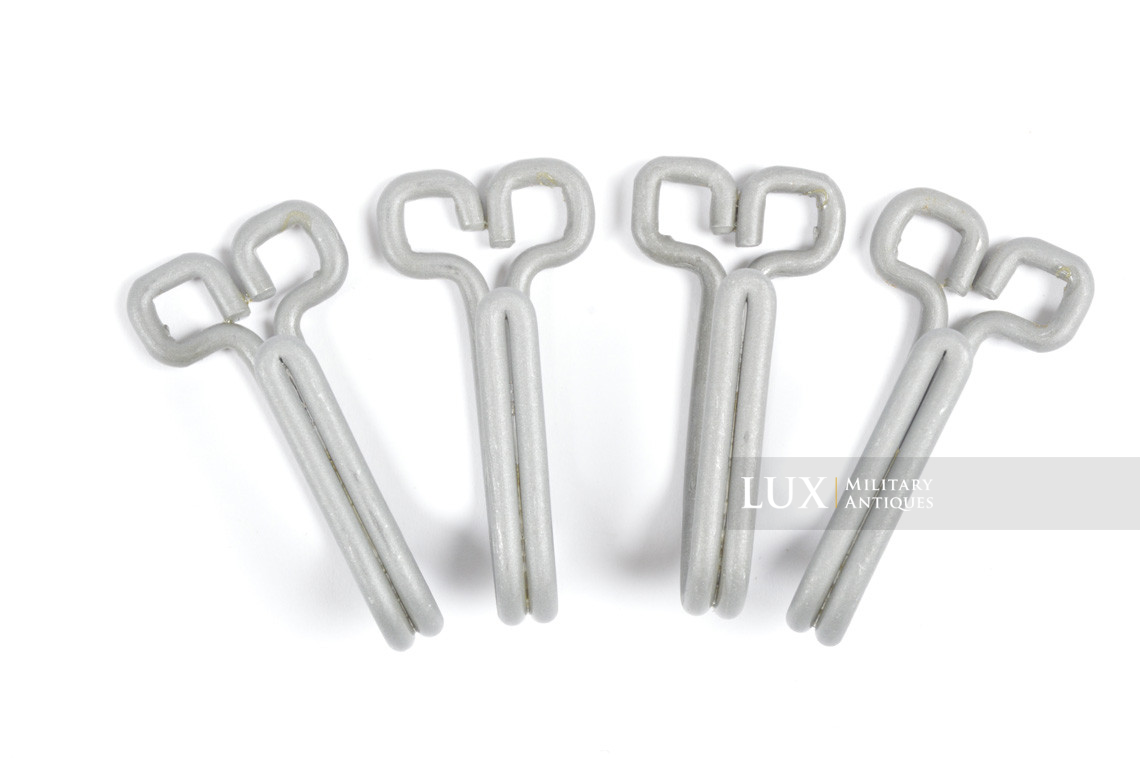 Set of four German belt support hooks - photo 4
