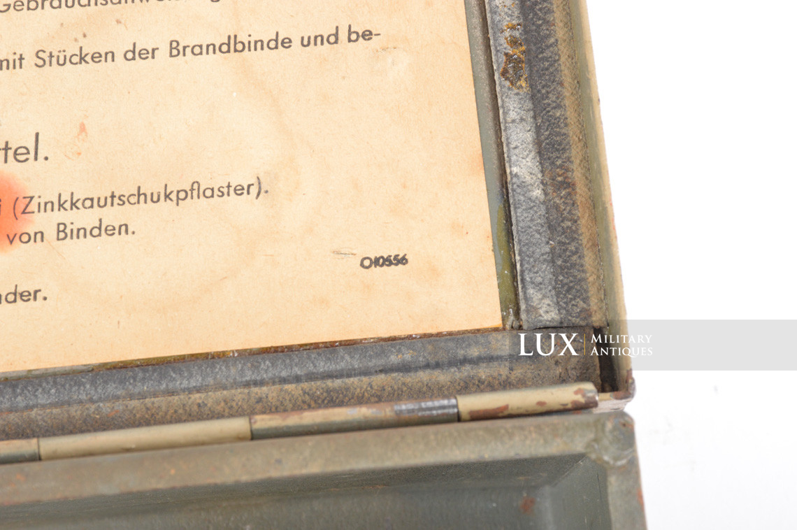 Late-war metal medics first aid box, « Verbandkasten » - photo 24